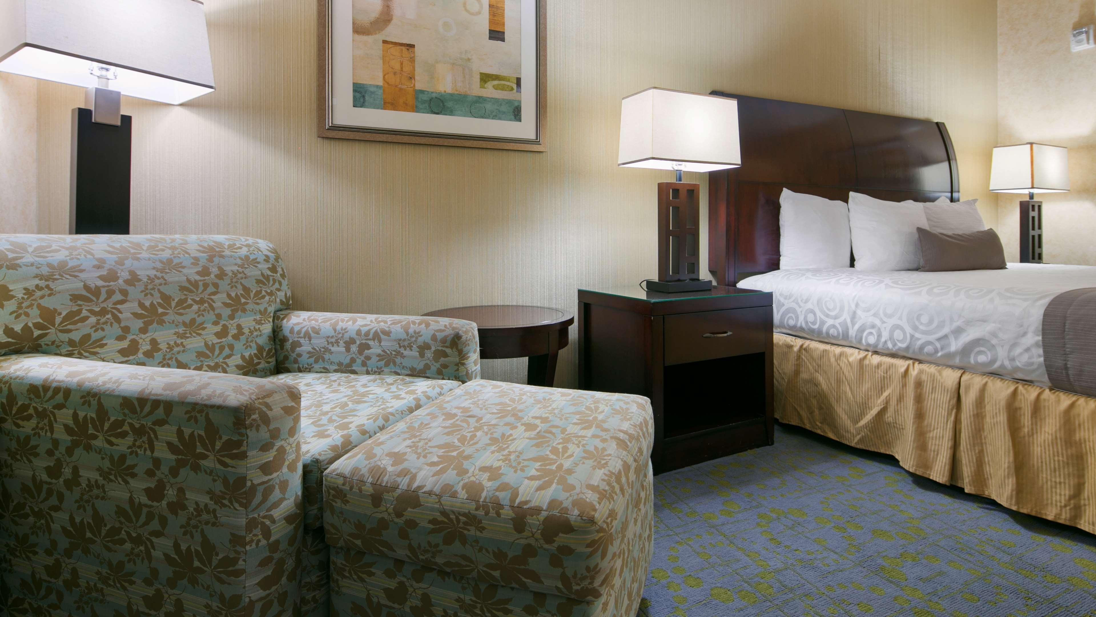 Best Western Plus Wasco Inn & Suites Екстериор снимка