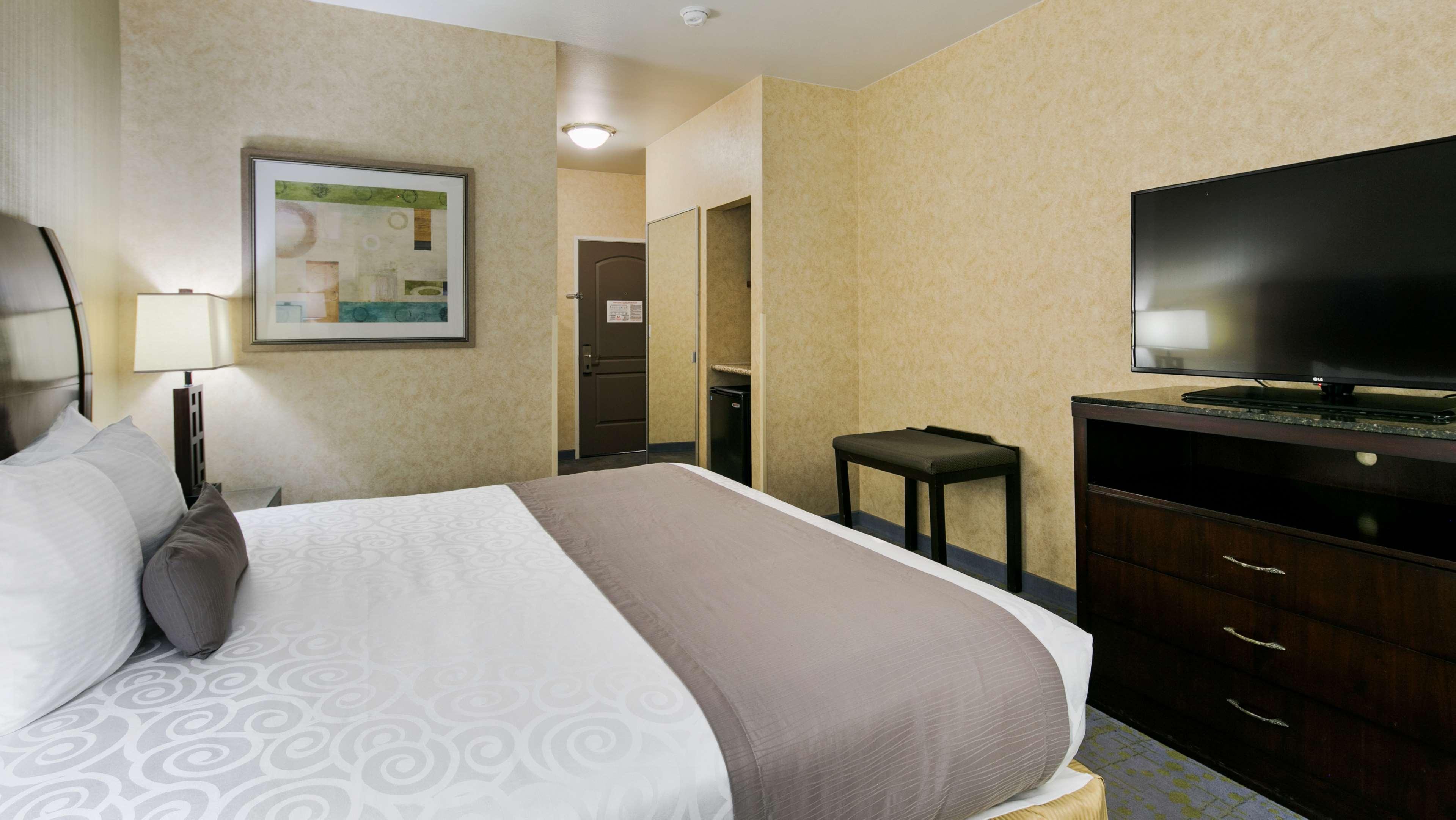 Best Western Plus Wasco Inn & Suites Екстериор снимка