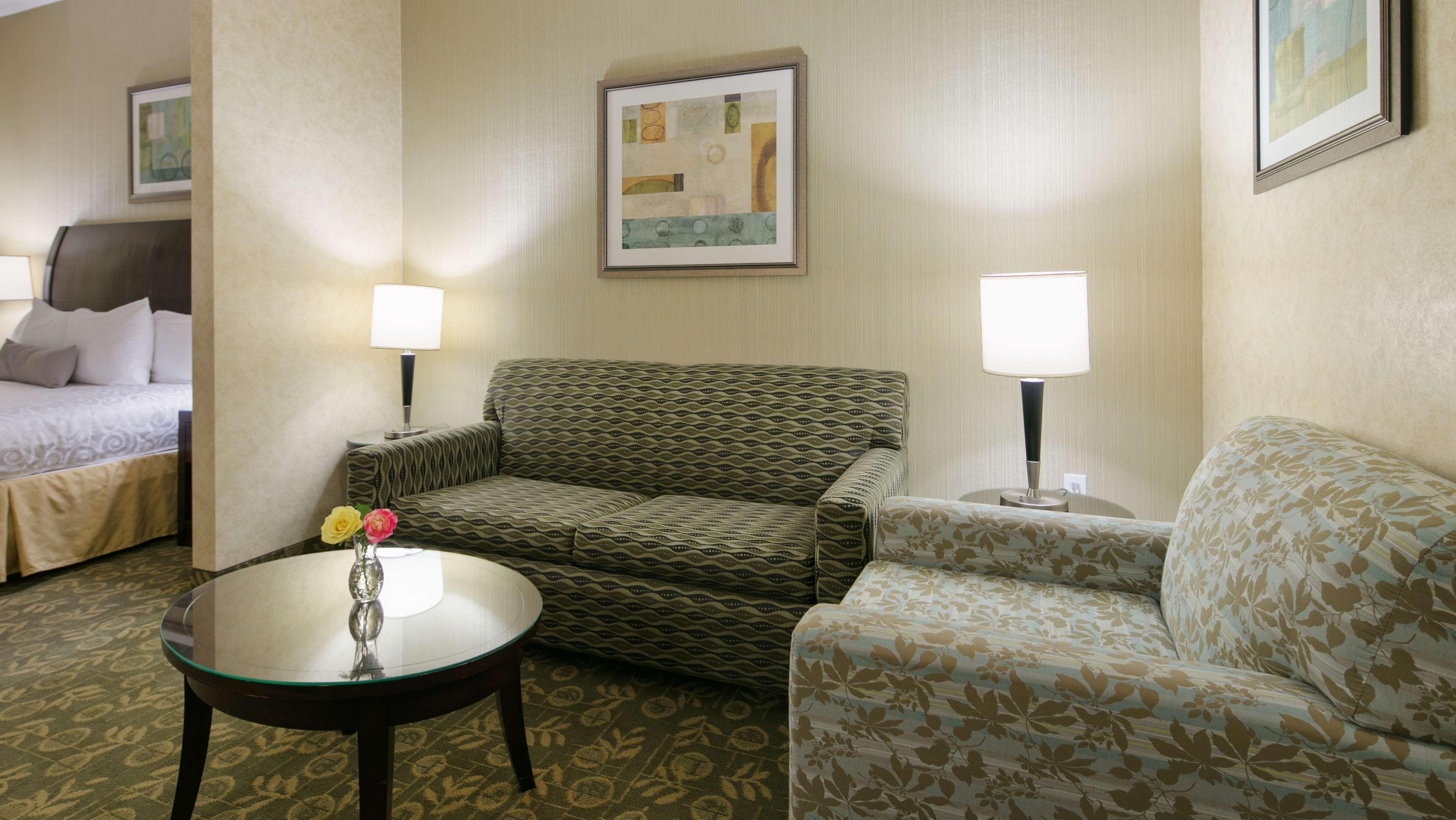 Best Western Plus Wasco Inn & Suites Екстериор снимка