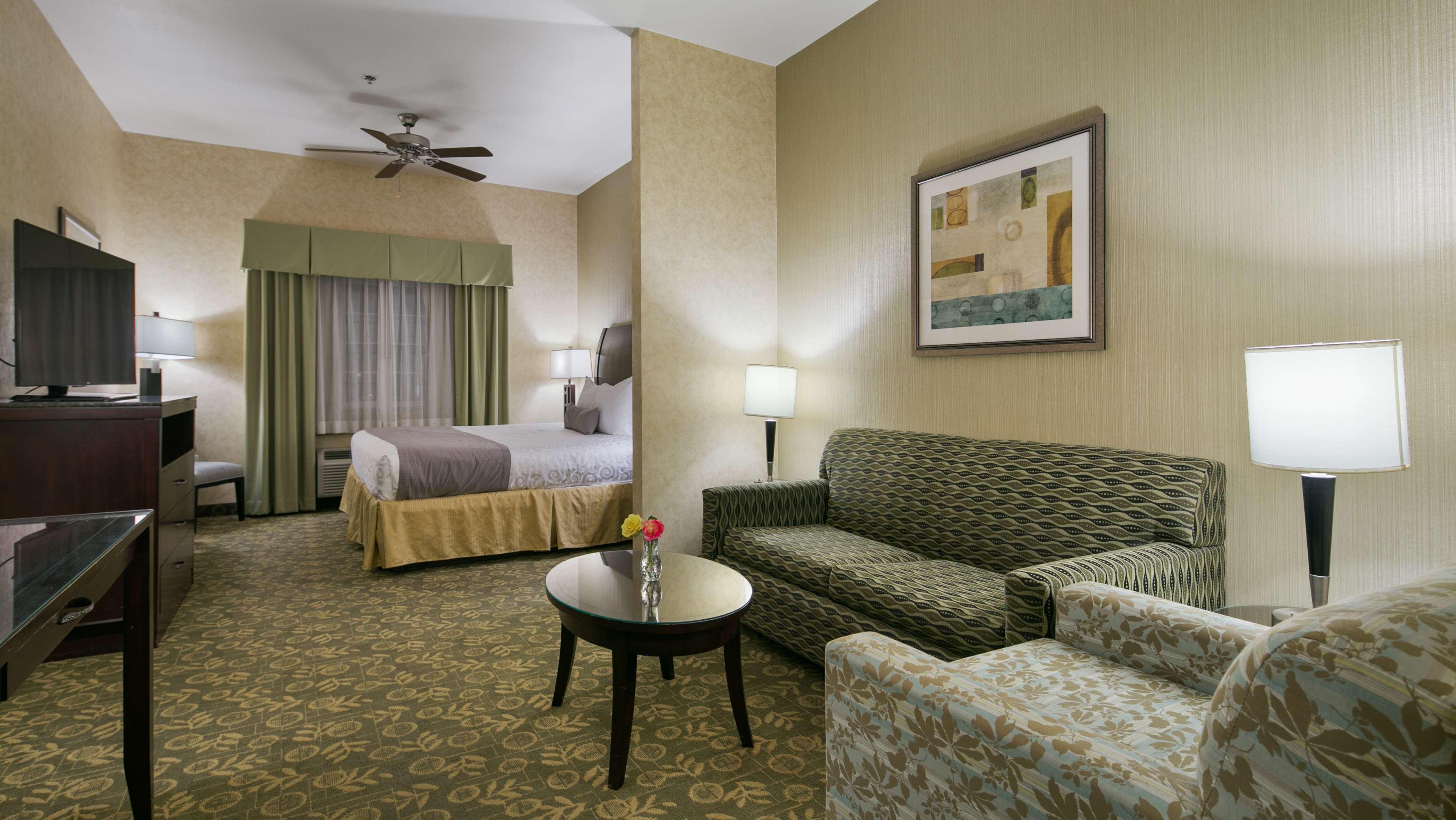 Best Western Plus Wasco Inn & Suites Екстериор снимка