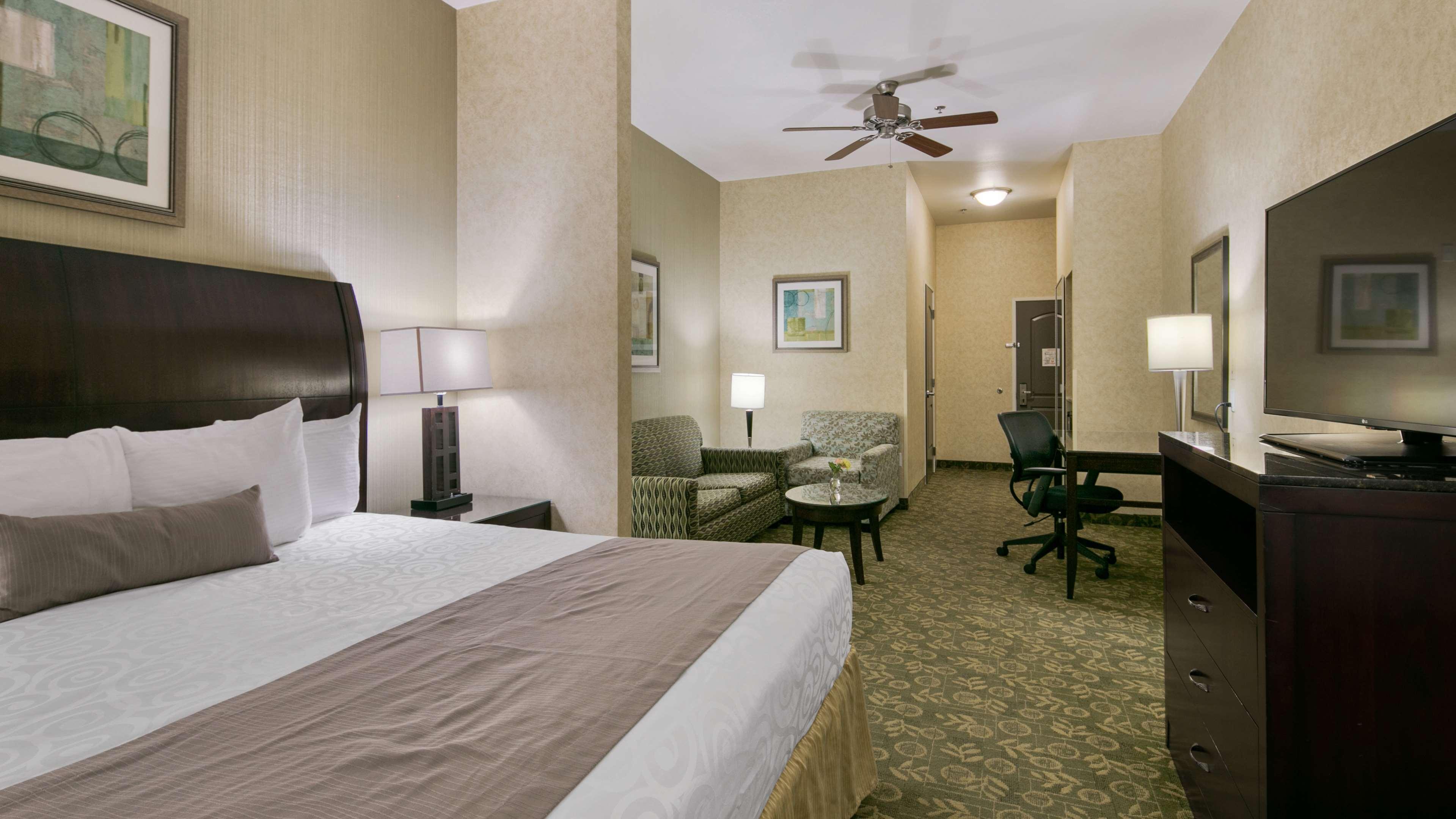 Best Western Plus Wasco Inn & Suites Екстериор снимка