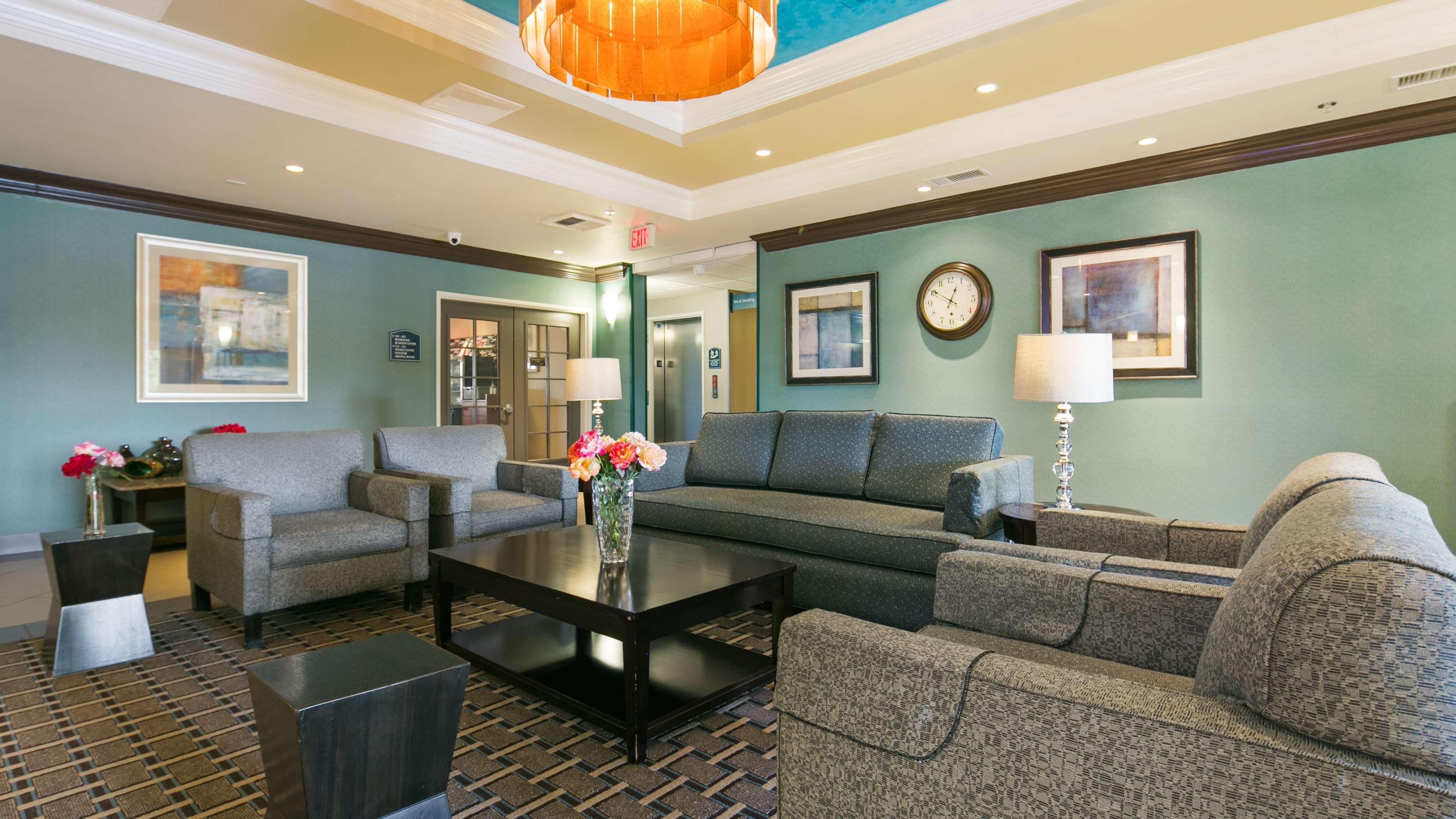 Best Western Plus Wasco Inn & Suites Екстериор снимка
