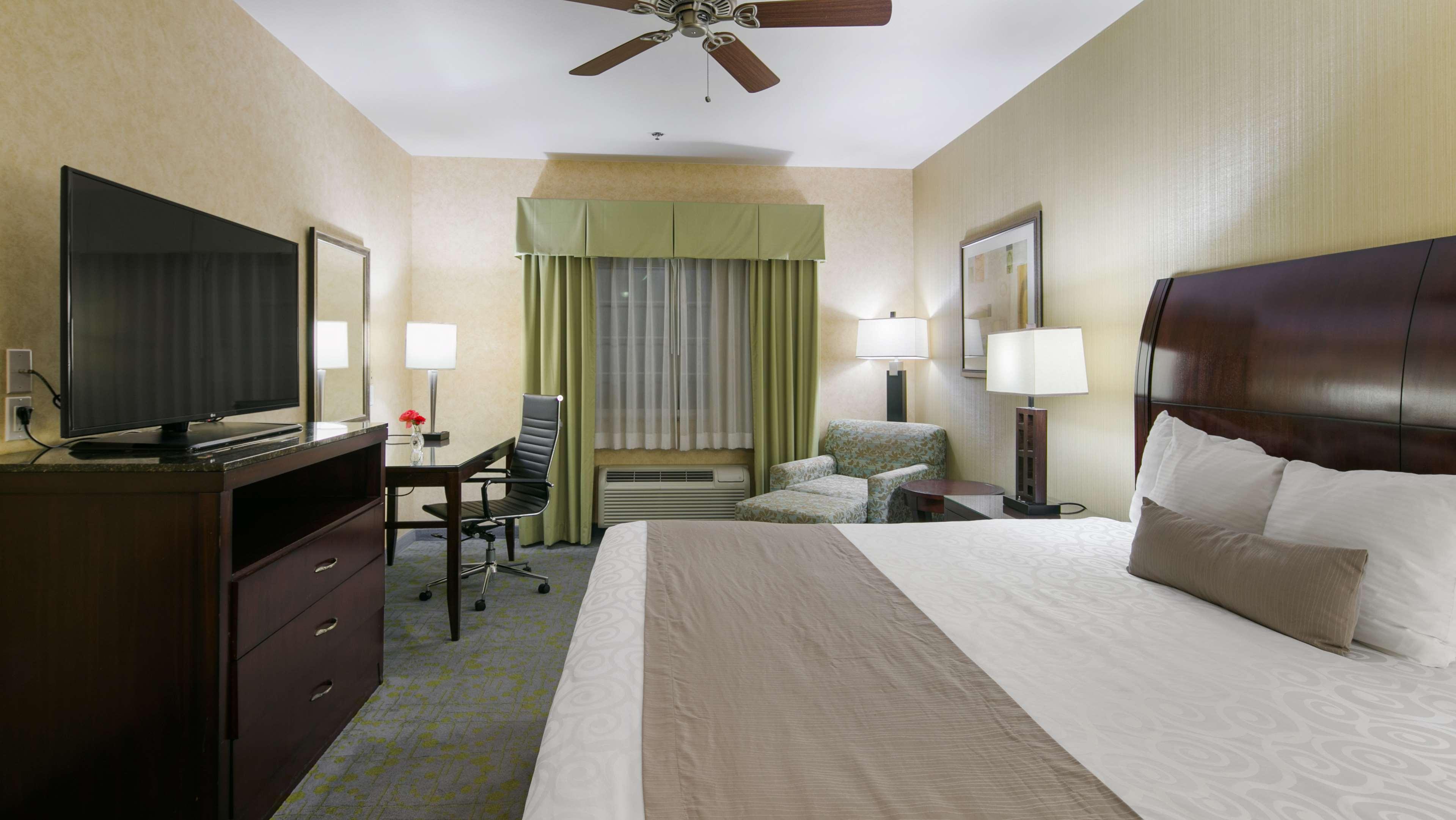 Best Western Plus Wasco Inn & Suites Екстериор снимка