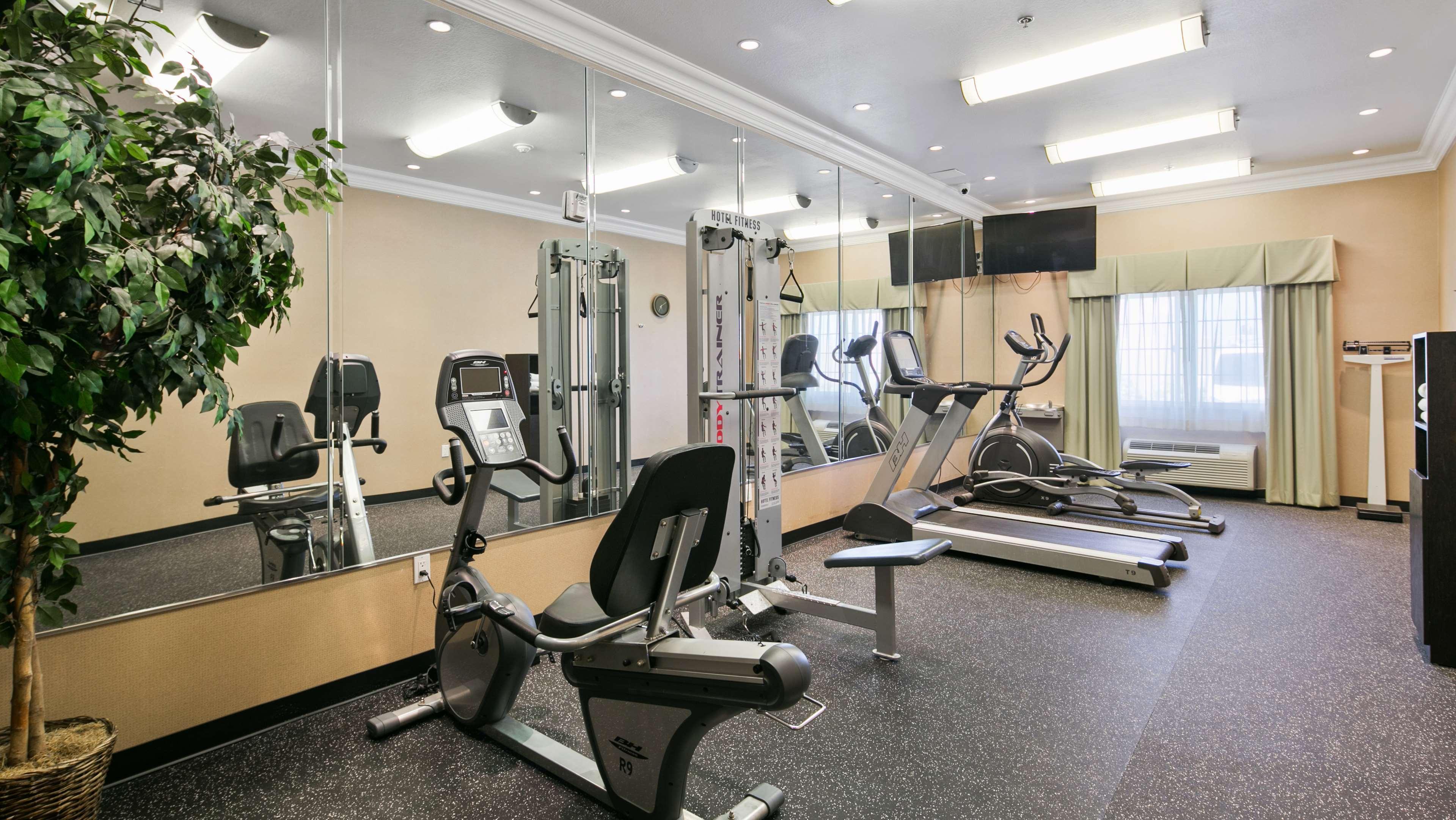 Best Western Plus Wasco Inn & Suites Екстериор снимка