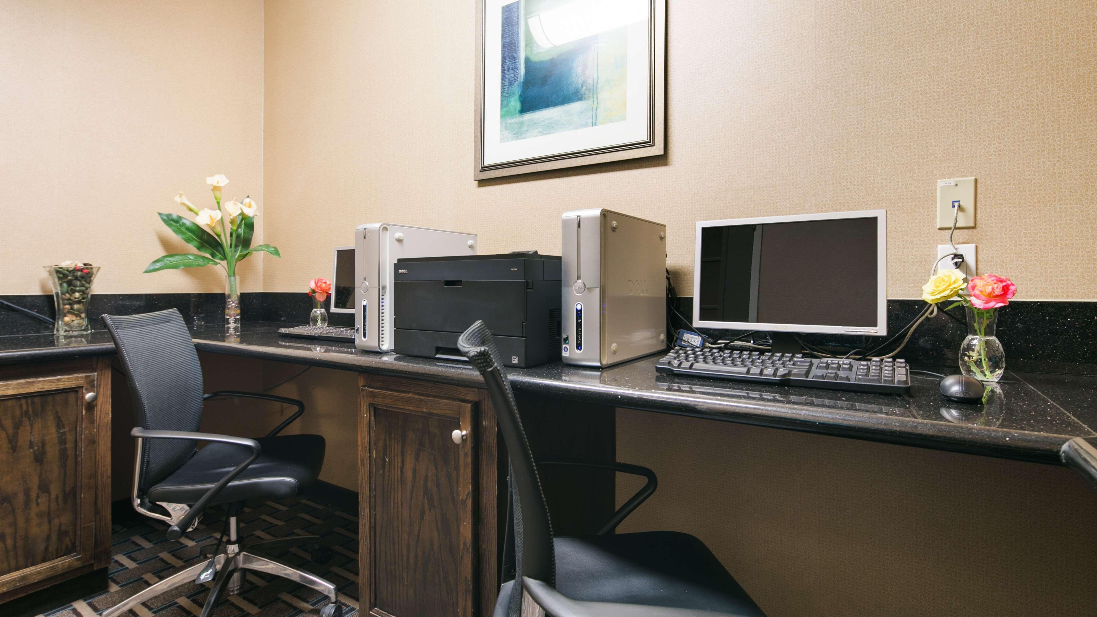 Best Western Plus Wasco Inn & Suites Екстериор снимка
