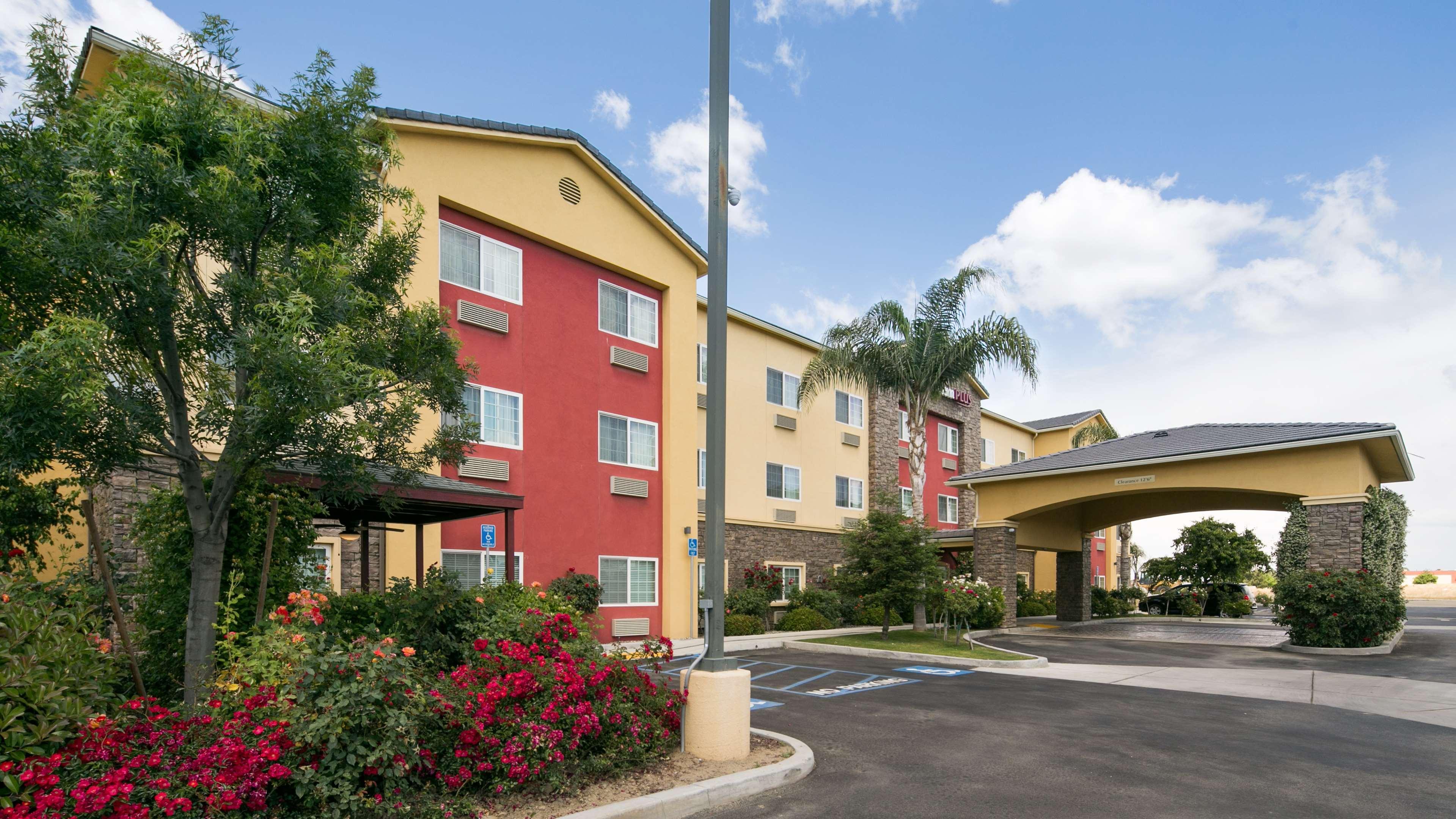 Best Western Plus Wasco Inn & Suites Екстериор снимка