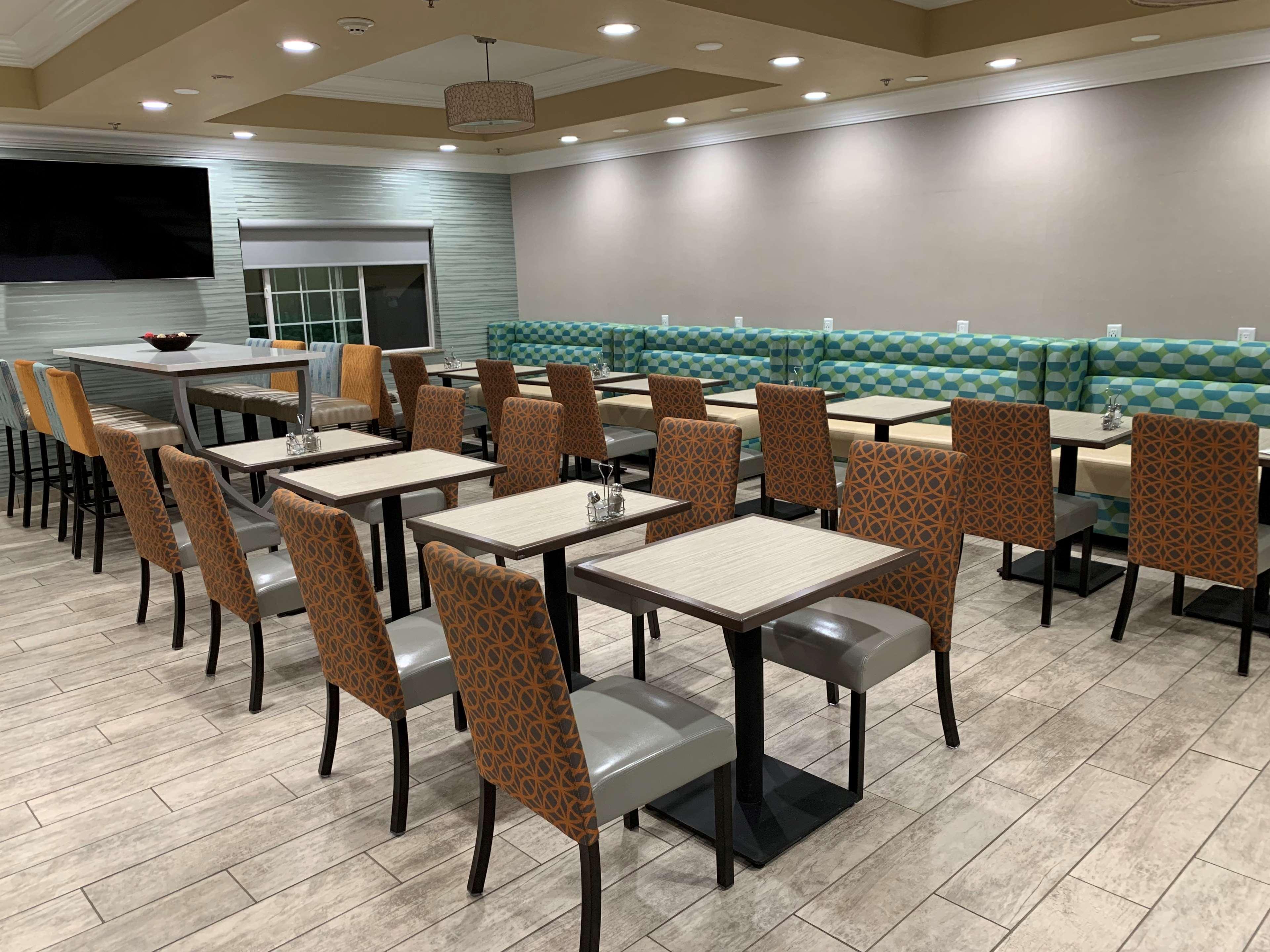 Best Western Plus Wasco Inn & Suites Екстериор снимка