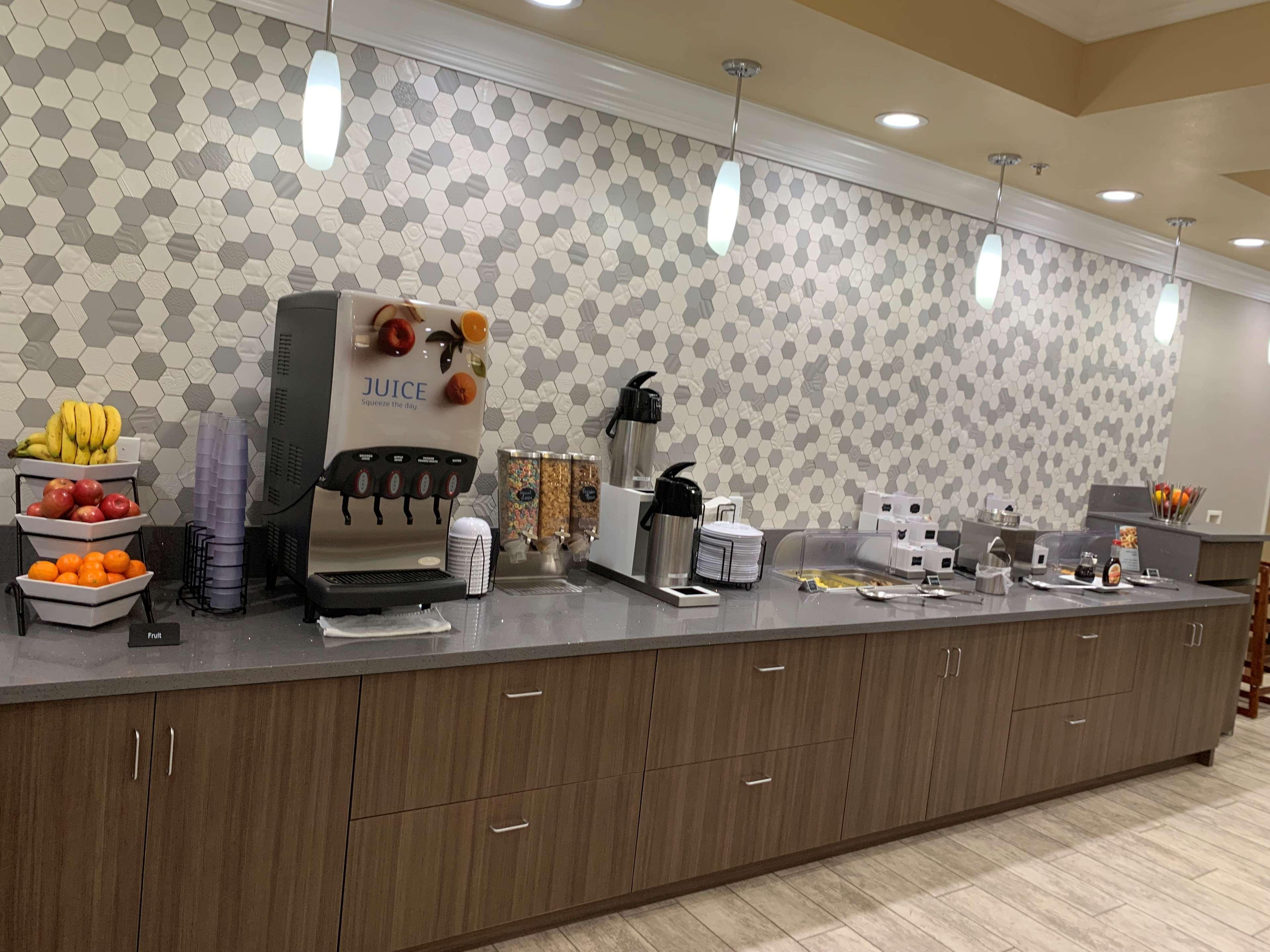 Best Western Plus Wasco Inn & Suites Екстериор снимка