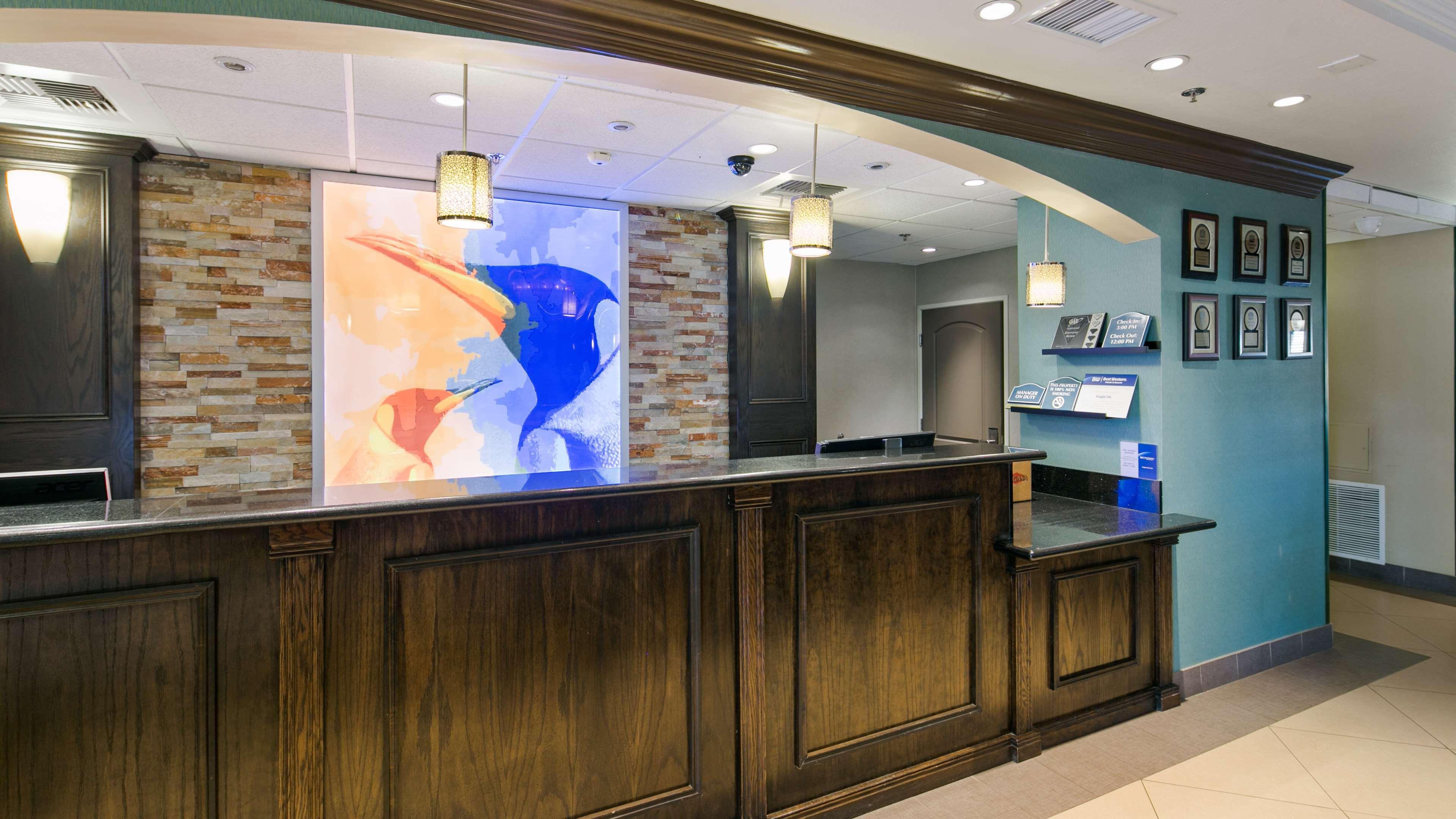 Best Western Plus Wasco Inn & Suites Екстериор снимка