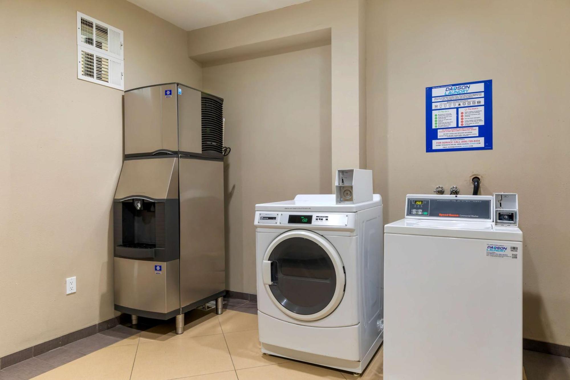 Best Western Plus Wasco Inn & Suites Екстериор снимка