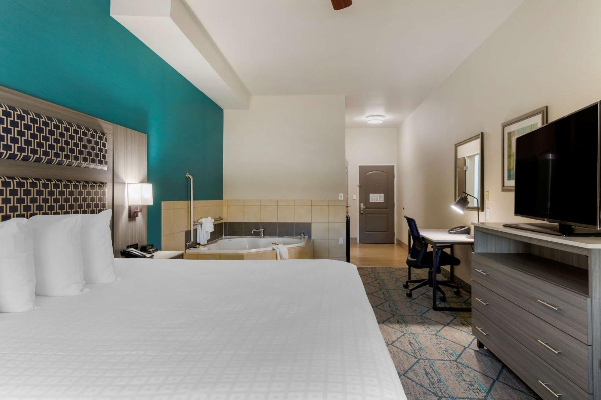 Best Western Plus Wasco Inn & Suites Екстериор снимка