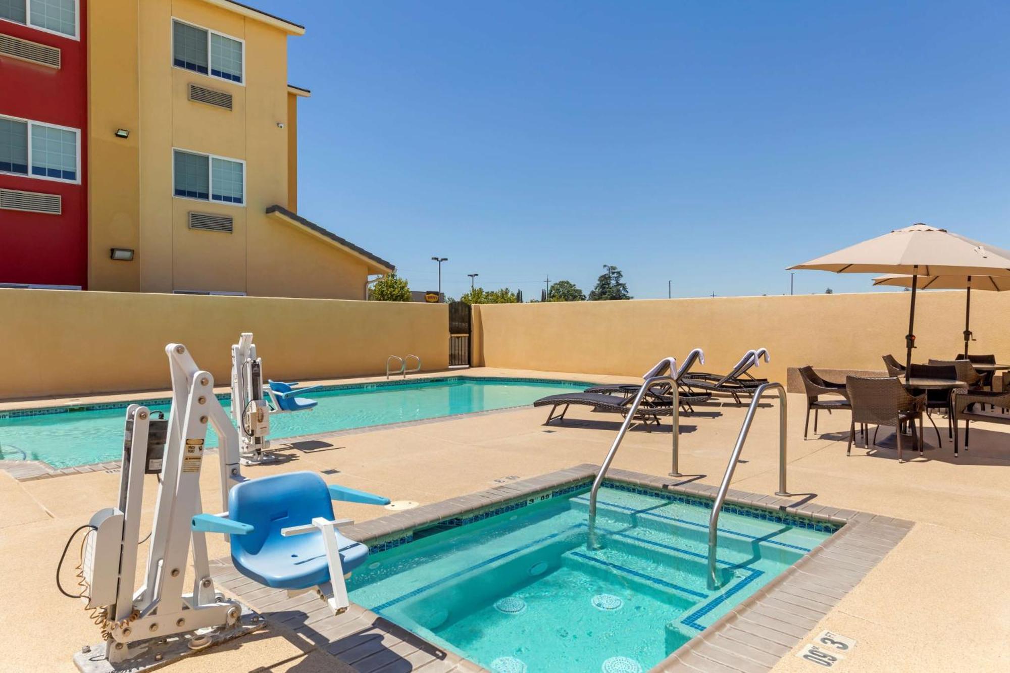Best Western Plus Wasco Inn & Suites Екстериор снимка