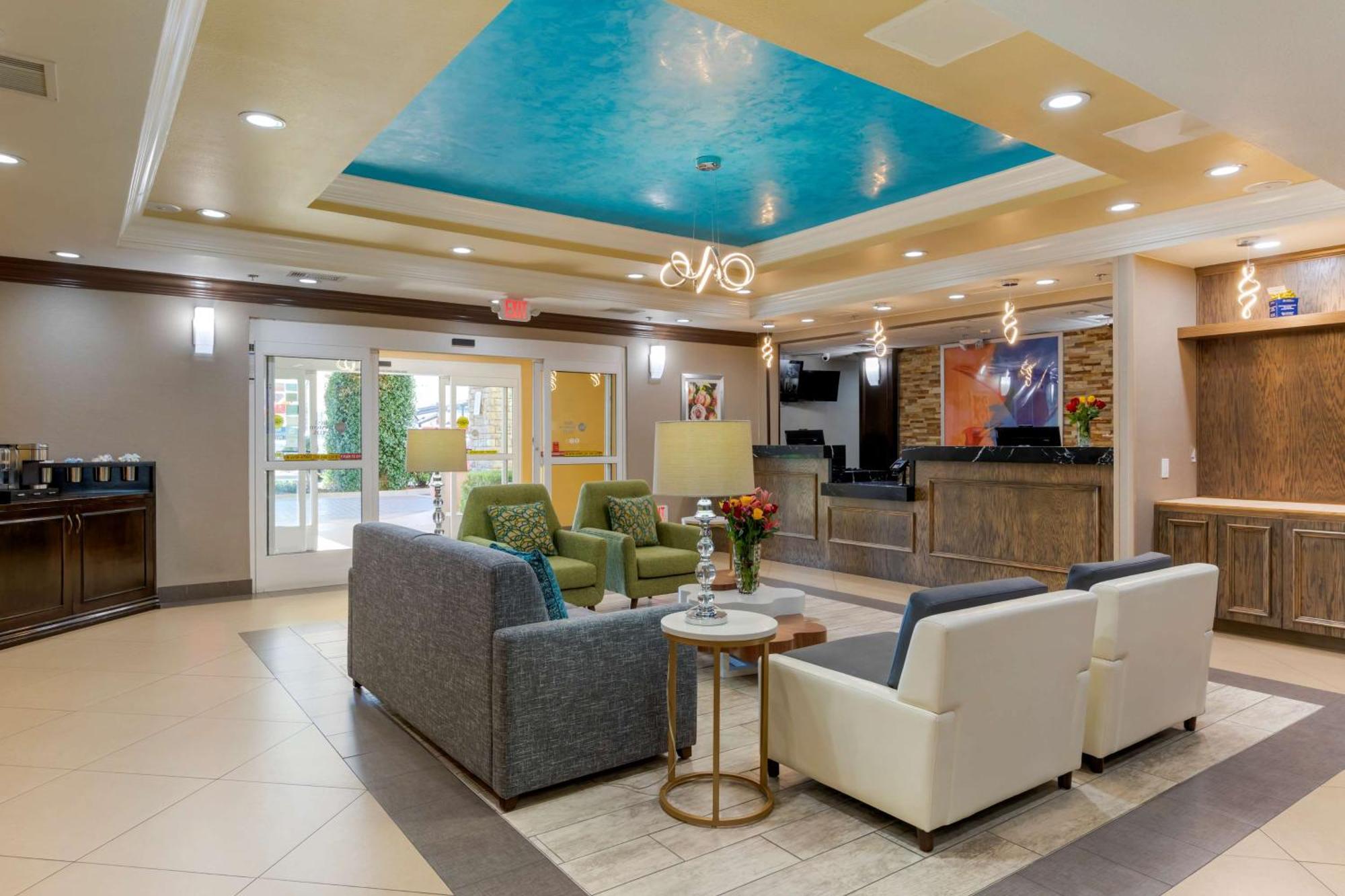 Best Western Plus Wasco Inn & Suites Екстериор снимка