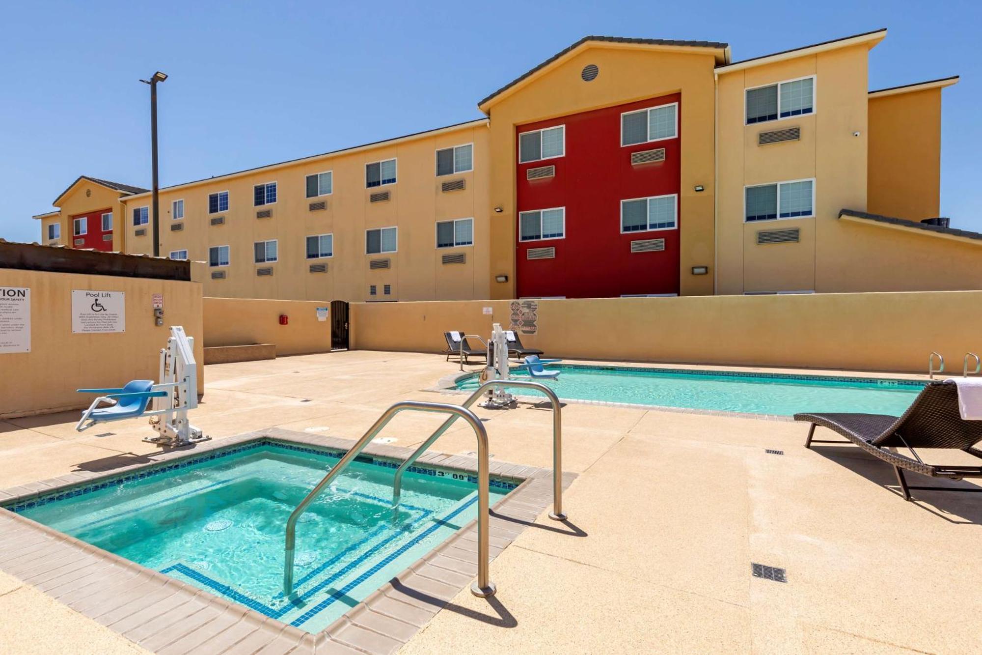 Best Western Plus Wasco Inn & Suites Екстериор снимка
