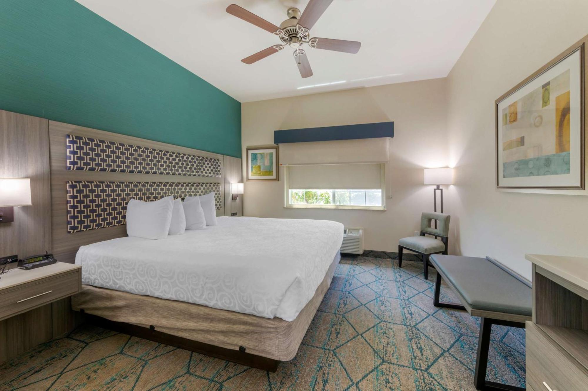 Best Western Plus Wasco Inn & Suites Екстериор снимка
