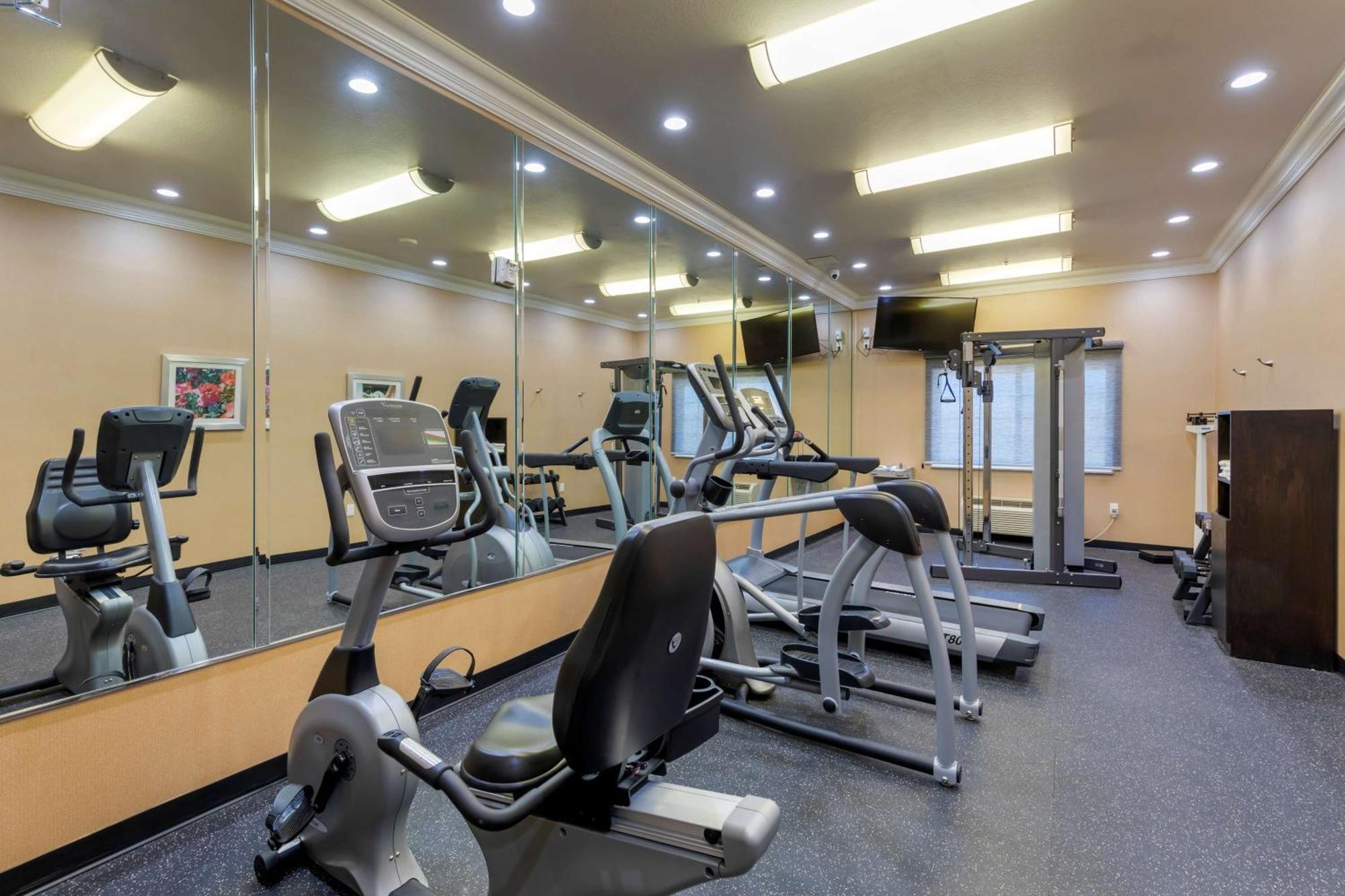 Best Western Plus Wasco Inn & Suites Екстериор снимка