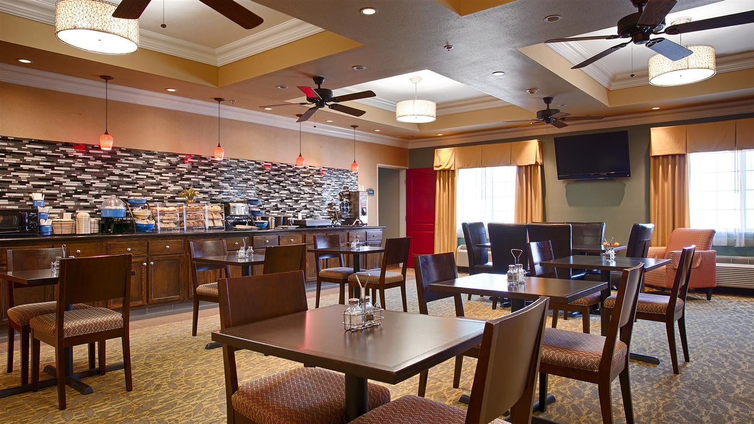 Best Western Plus Wasco Inn & Suites Екстериор снимка